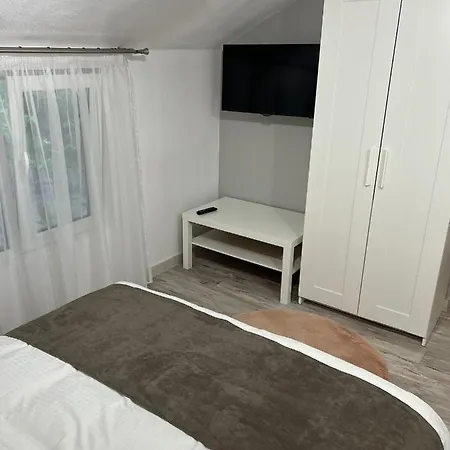 B2 Langa Strandul Banffy ロッジ *